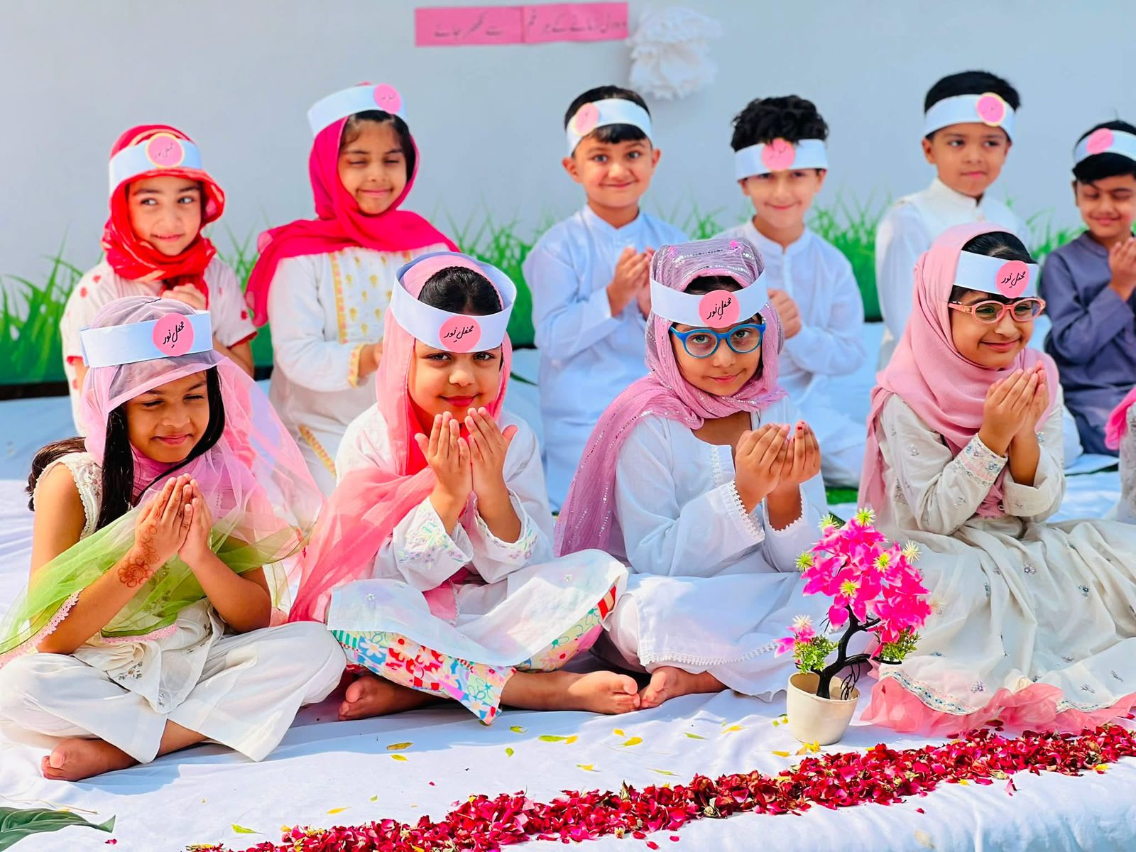 Mehfil-e-Noor